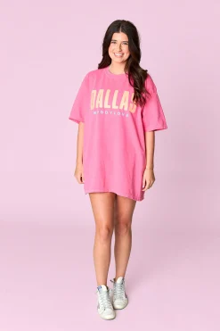 BuddyLove Clothing Label Tops*Dallas Graphic Tee - Crunchberry