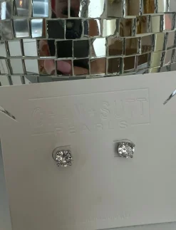 Chansuttpearls Jewelry*DIAMOND STUD EARRINGS